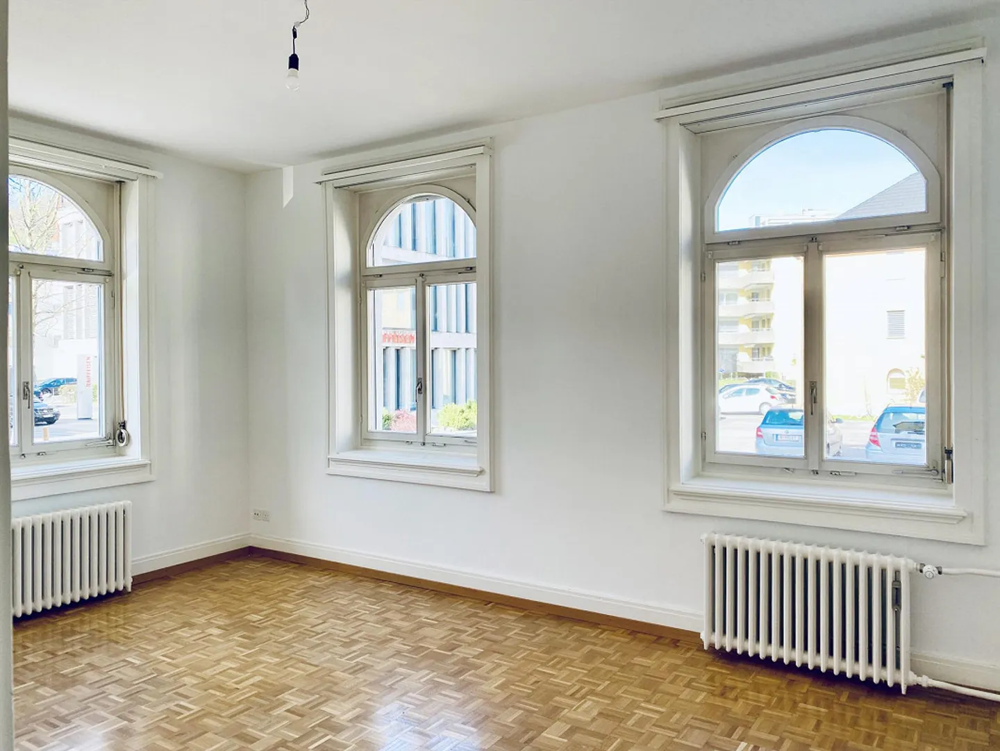 Magnifique grand appartement avec de grandes fenêtres - Photo 1 sur 14