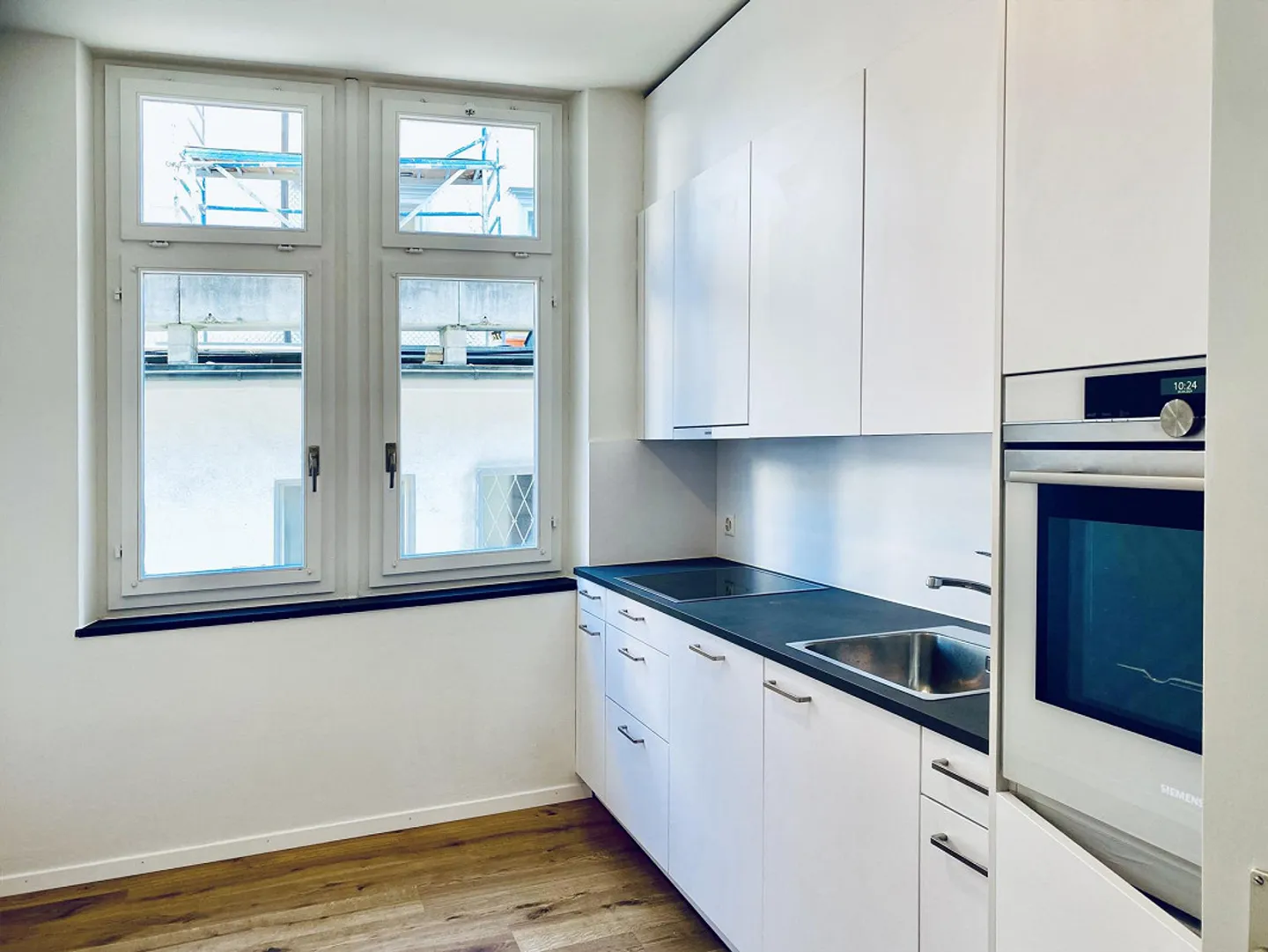 Magnifique grand appartement avec de grandes fenêtres - Photo 2 sur 14