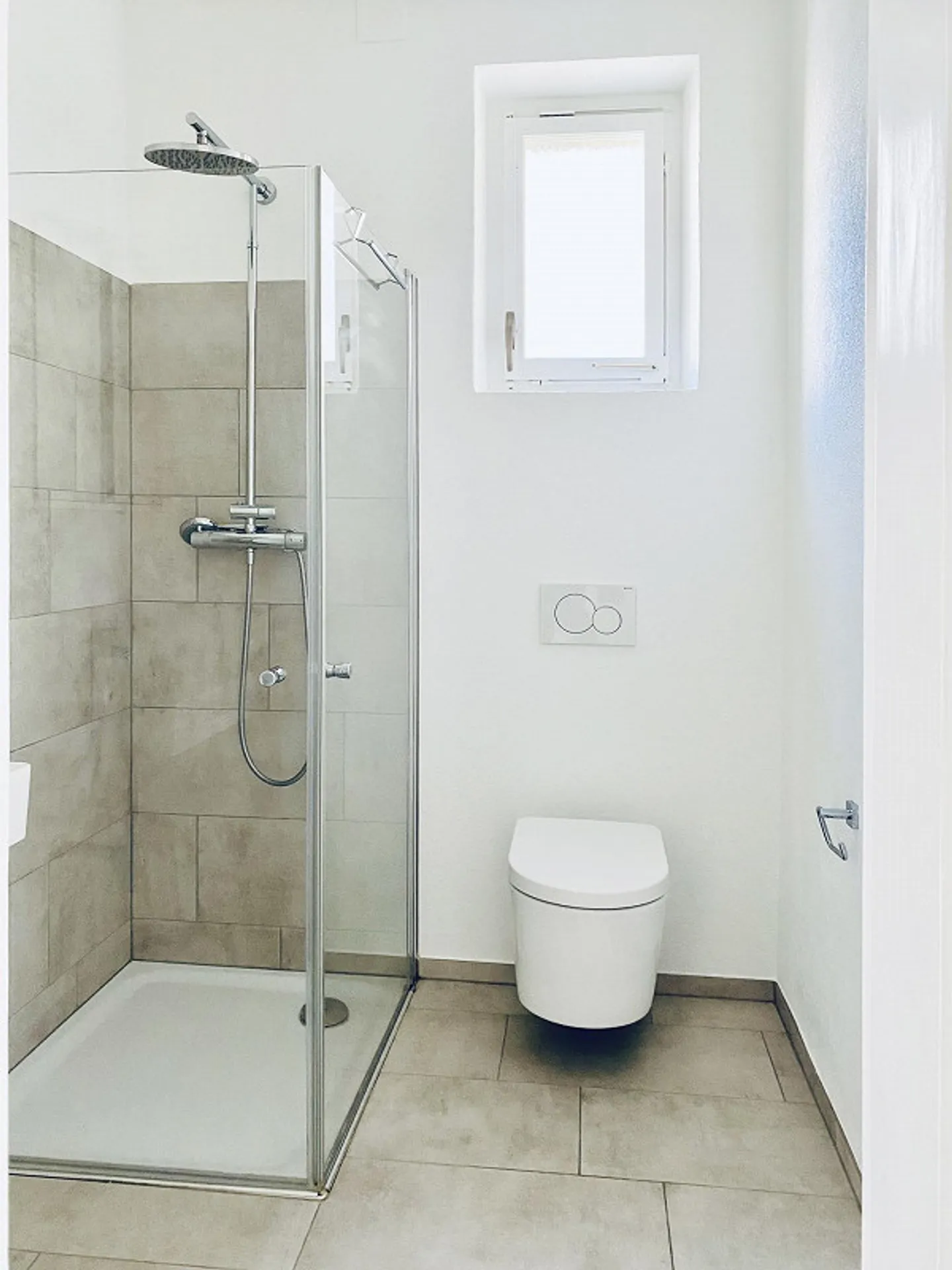 Magnifique grand appartement avec de grandes fenêtres - Photo 3 sur 14