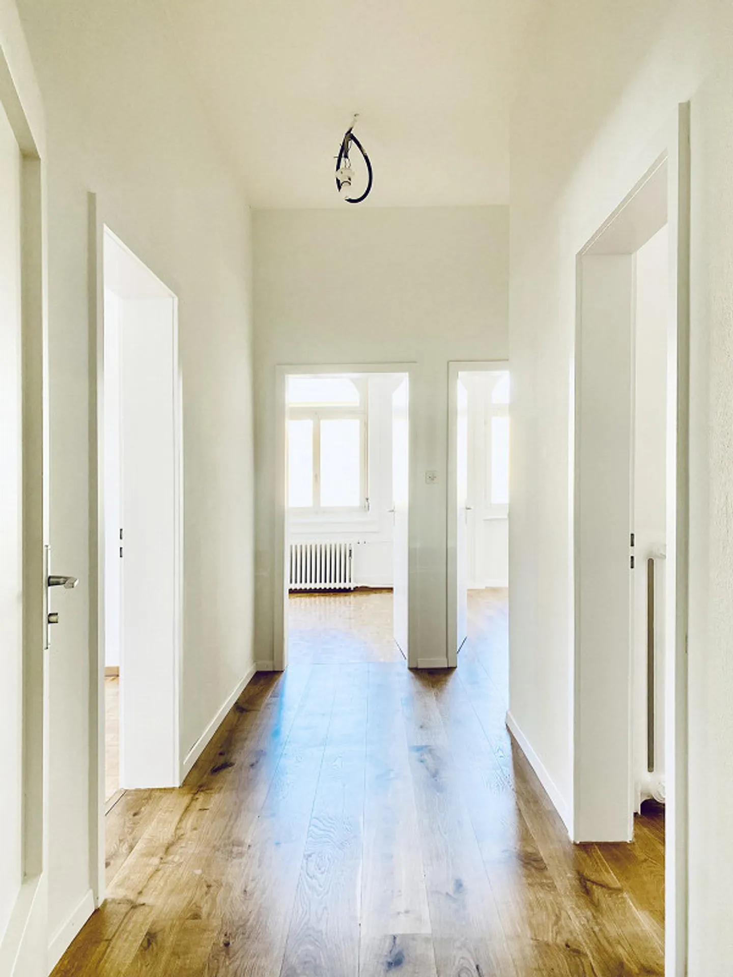 Magnifique grand appartement avec de grandes fenêtres - Photo 4 sur 14