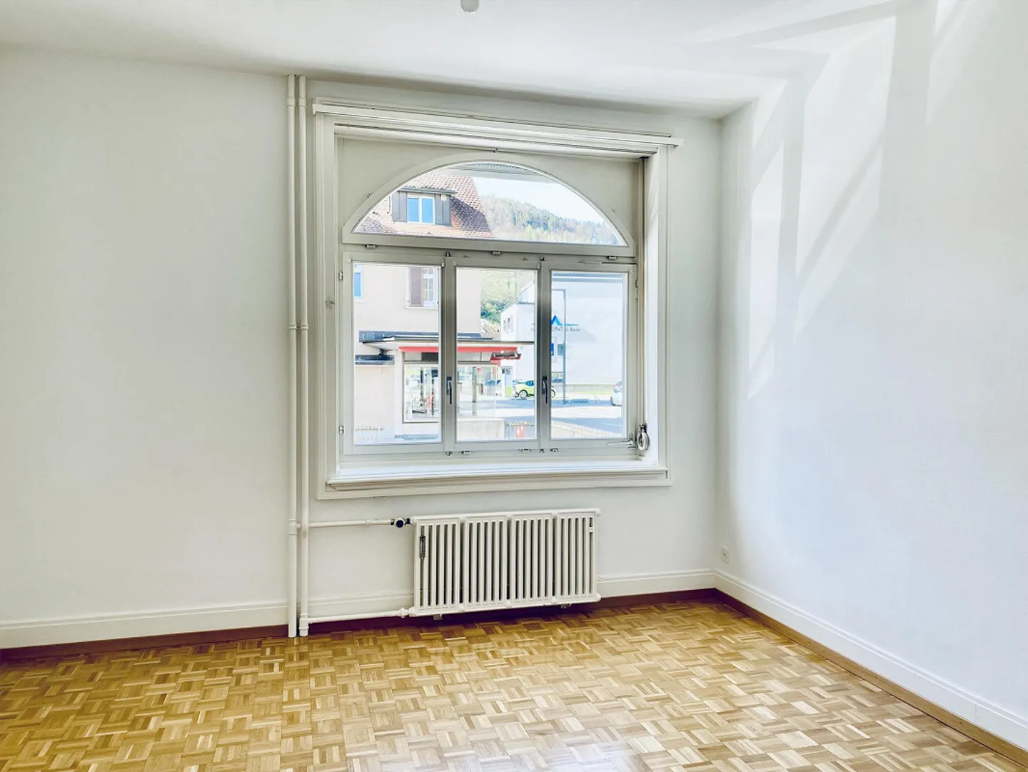 Magnifique grand appartement avec de grandes fenêtres - Photo 6 sur 14