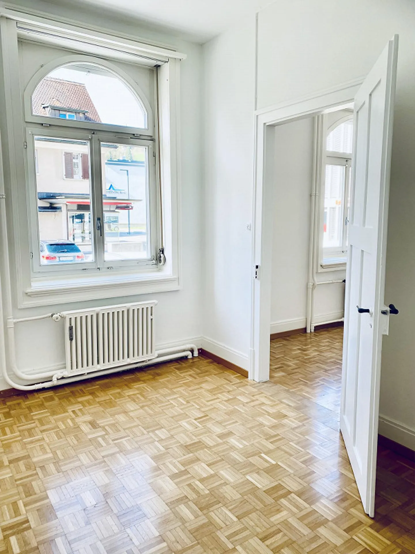 Magnifique grand appartement avec de grandes fenêtres - Photo 7 sur 14