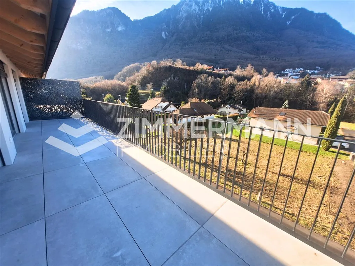 Charming Apartment with Balcony - Photo 10 of 10