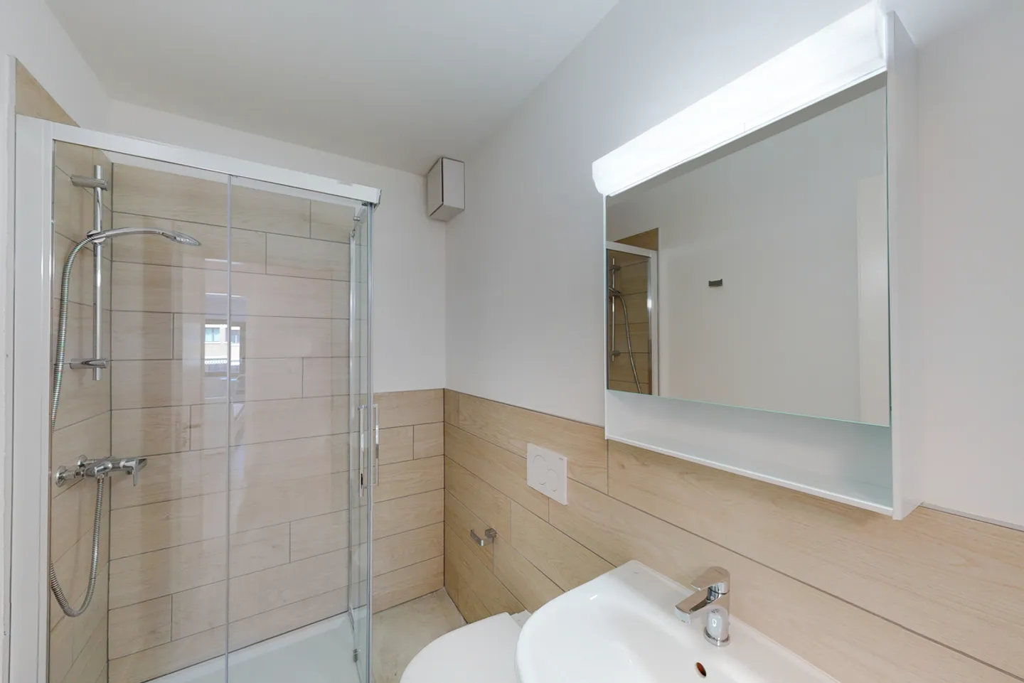 Moderne Räume und privates Zimmer Leben Mendrisio ohne Sorgen - Foto 7 von 13