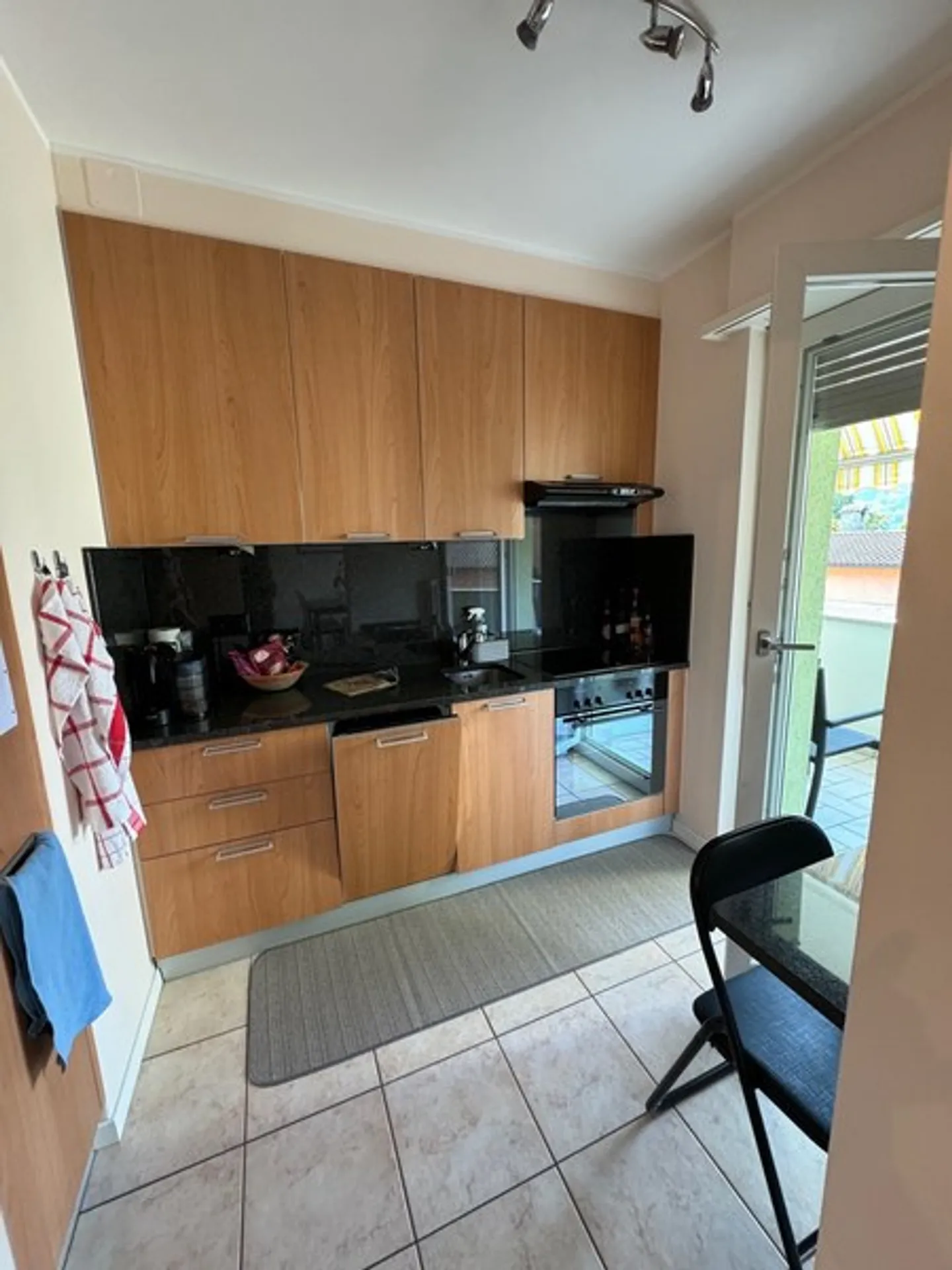 Nous vendons un appartement de 2,5 pièces au 1er étage - Photo 4 sur 9