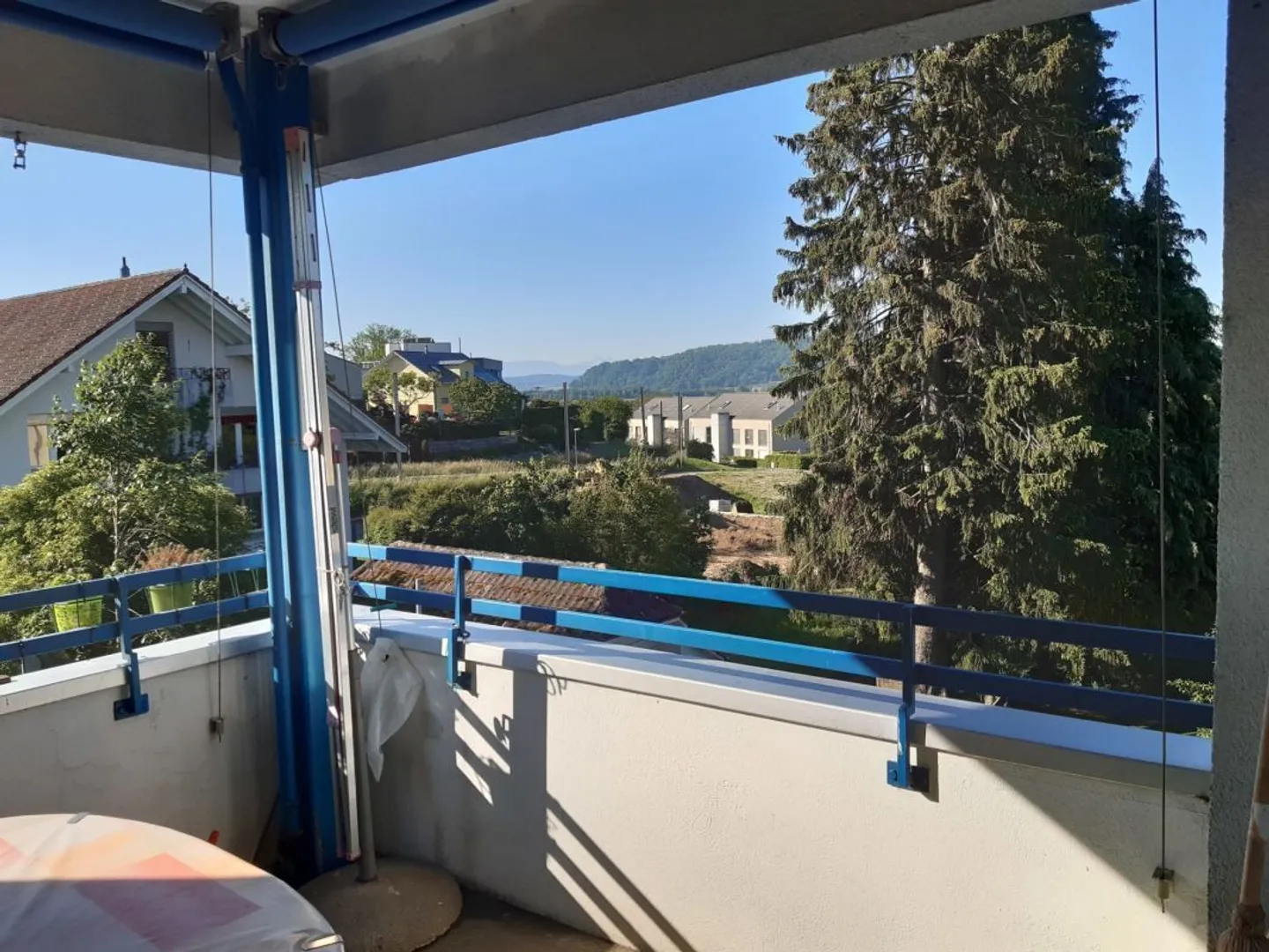 Lichtdurchflutete 4 1/2 Zimmer mit Balkon - Foto 2 von 12