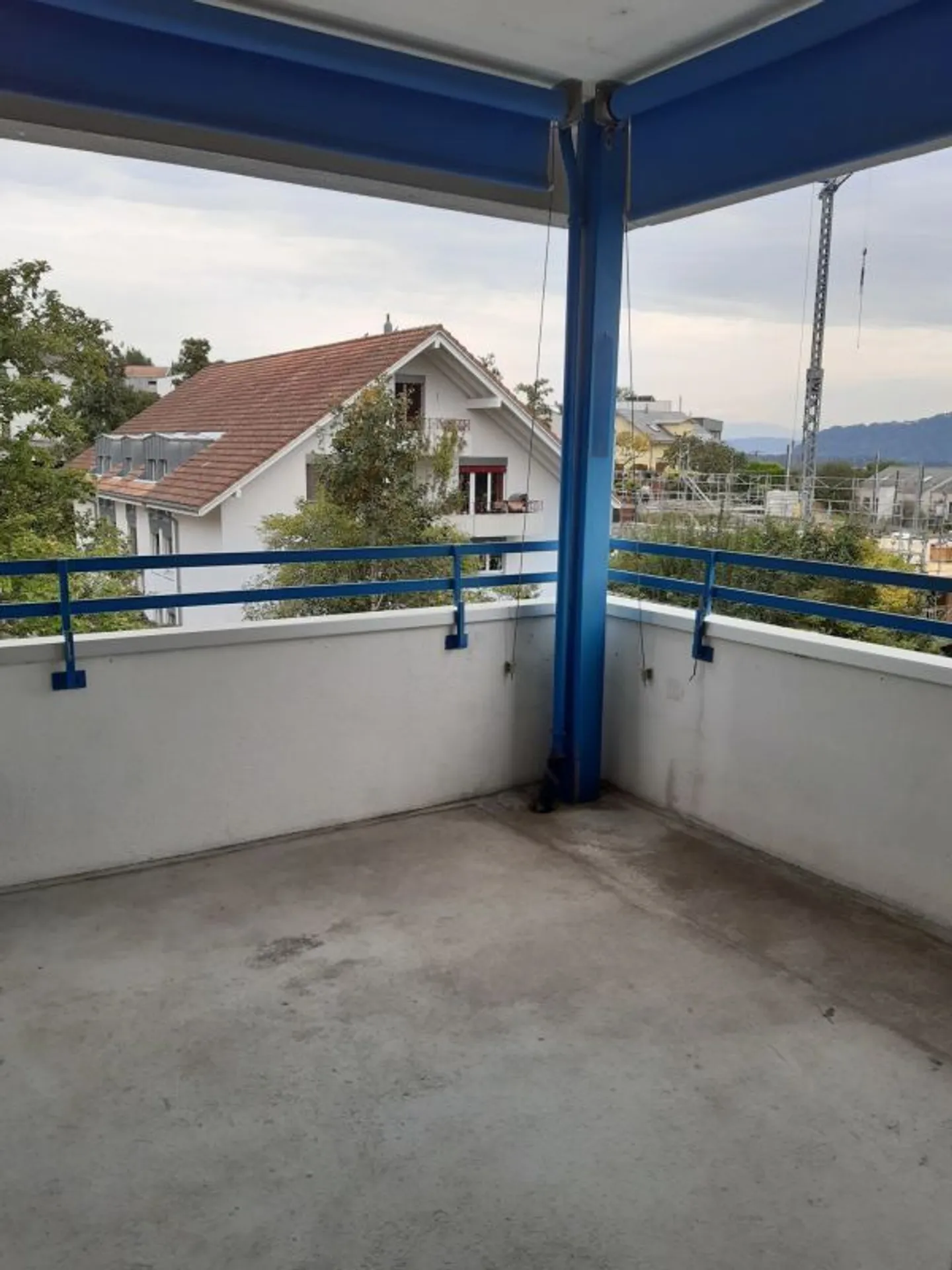 Lichtdurchflutete 4 1/2 Zimmer mit Balkon - Foto 3 von 12