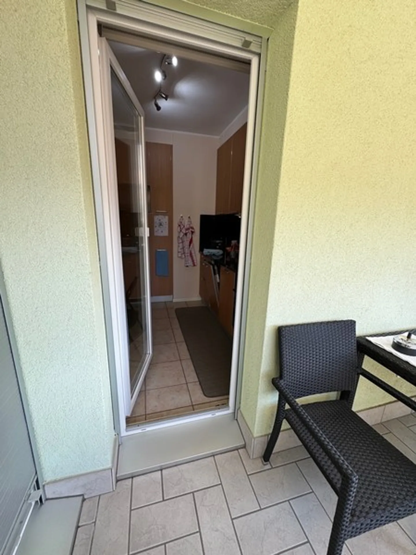 Nous vendons un appartement de 2,5 pièces au 1er étage - Photo 7 sur 9