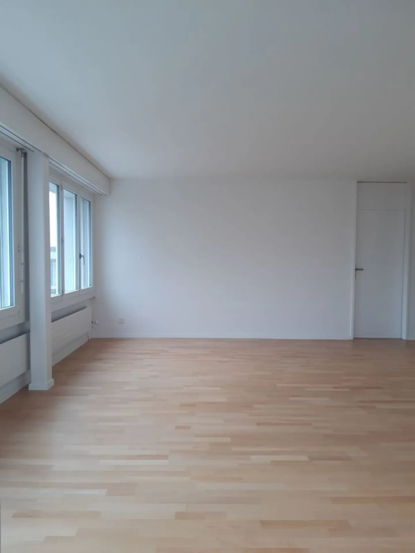 Lichtdurchflutete 4 1/2 Zimmer mit Balkon - Foto 5 von 12