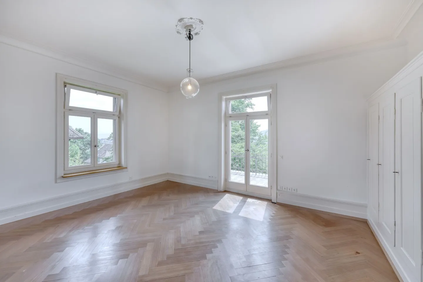 Casa unifamiliare sul Zürichberg con vista spettacolare sui tetti di Zurigo - Foto 1 di 6