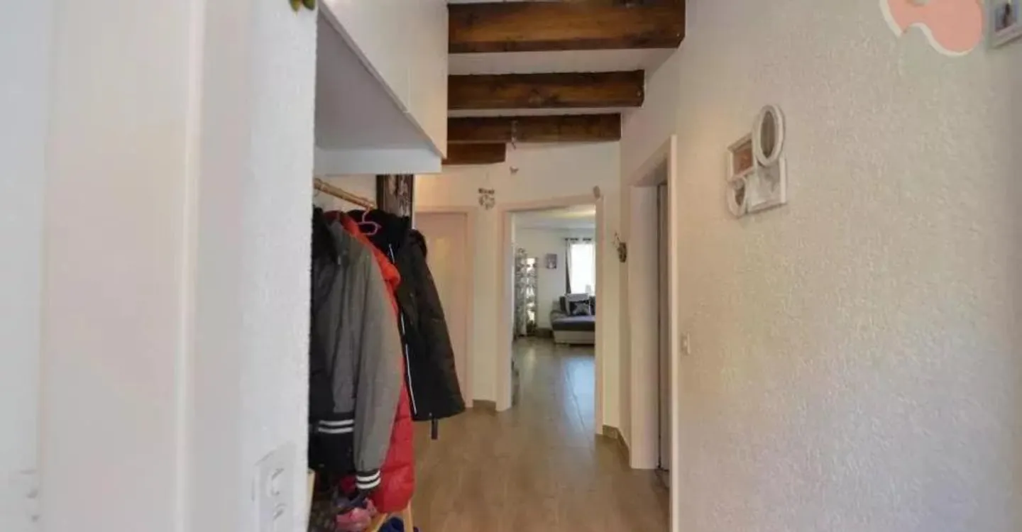 Magnificent 6.5 Room Villa with Workshop and Large Garage - Photo 2 of 9
