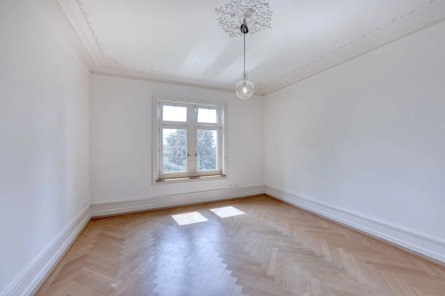 Casa unifamiliare sul Zürichberg con vista spettacolare sui tetti di Zurigo - Foto 3 di 6