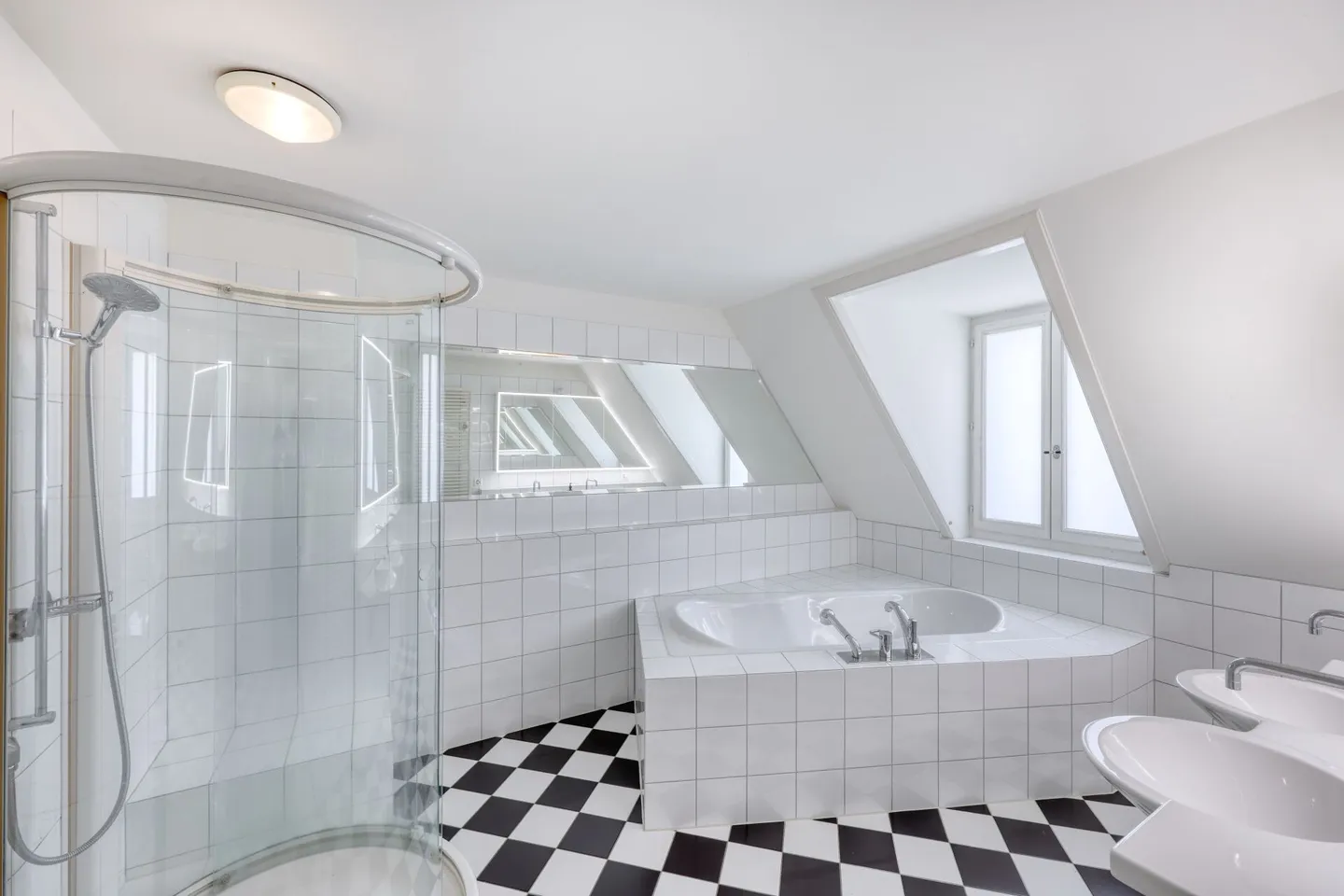 Casa unifamiliare sul Zürichberg con vista spettacolare sui tetti di Zurigo - Foto 5 di 6