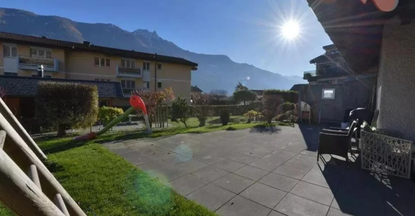 Magnificent 6.5 Room Villa with Workshop and Large Garage - Photo 6 of 9