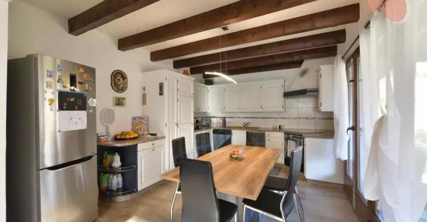 Magnificent 6.5 Room Villa with Workshop and Large Garage - Photo 4 of 9
