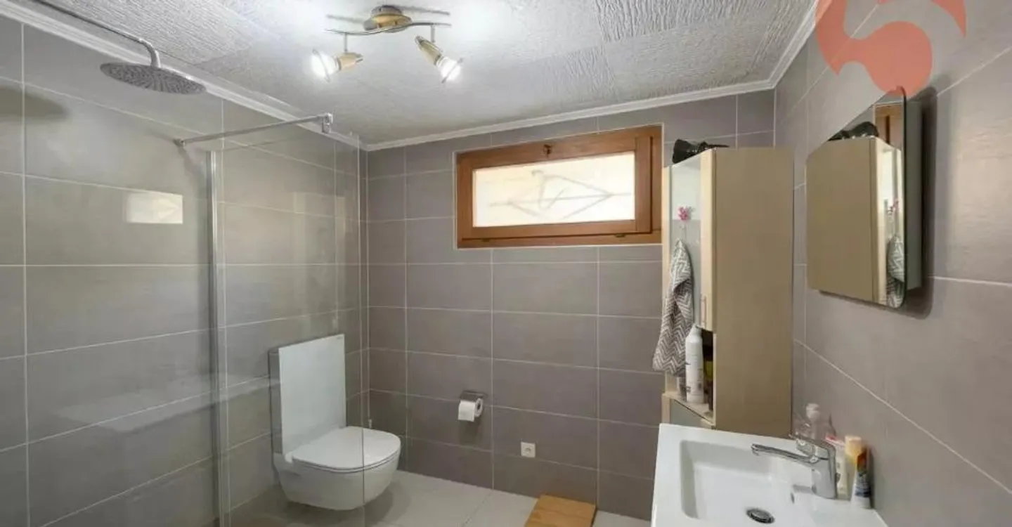 Magnificent 6.5 Room Villa with Workshop and Large Garage - Photo 8 of 9