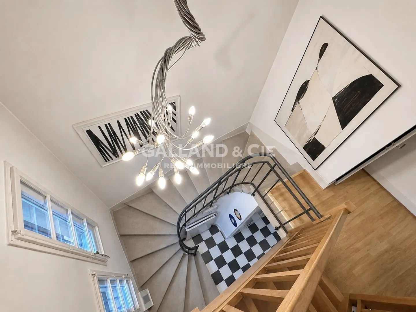Superb 6.5-room detached house with independent studio - Photo 3 of 15