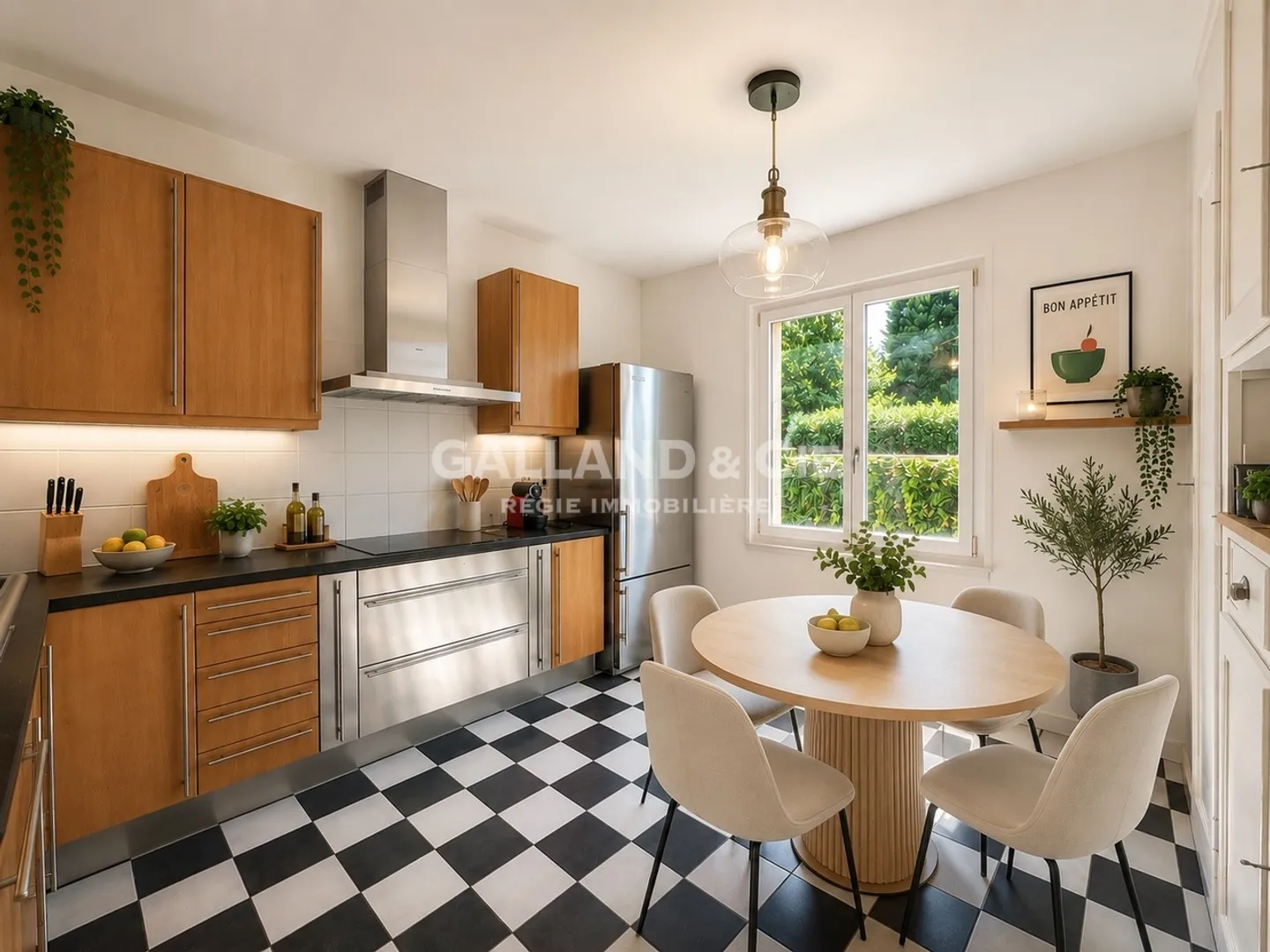 Superb 6.5-room detached house with independent studio - Photo 4 of 15
