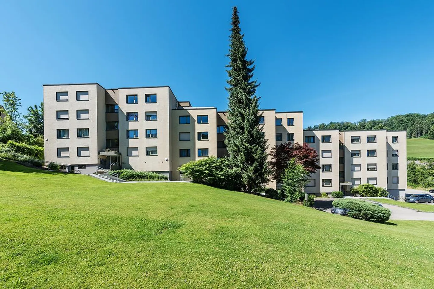 Modern 2.5 room apartment with balcony - Photo 1 of 7