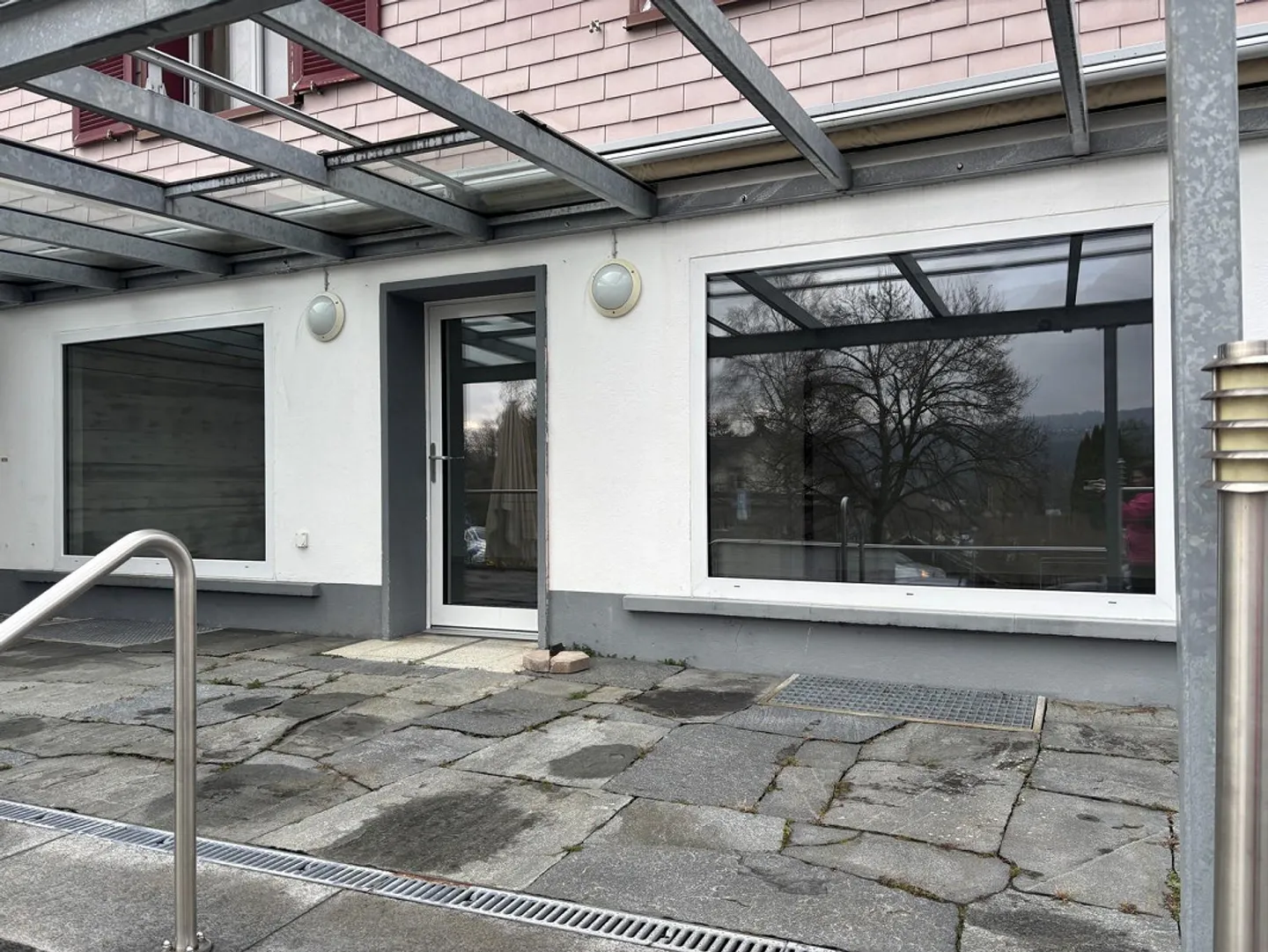 spazio commerciale centralmente situato nella migliore posizione a Seengen - Foto 1 di 10