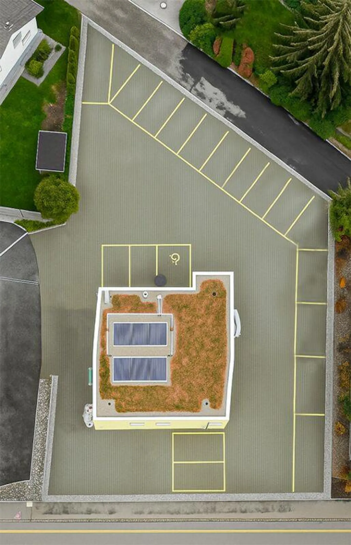 Edificio commerciale con piscina in affitto - Foto 19 di 27