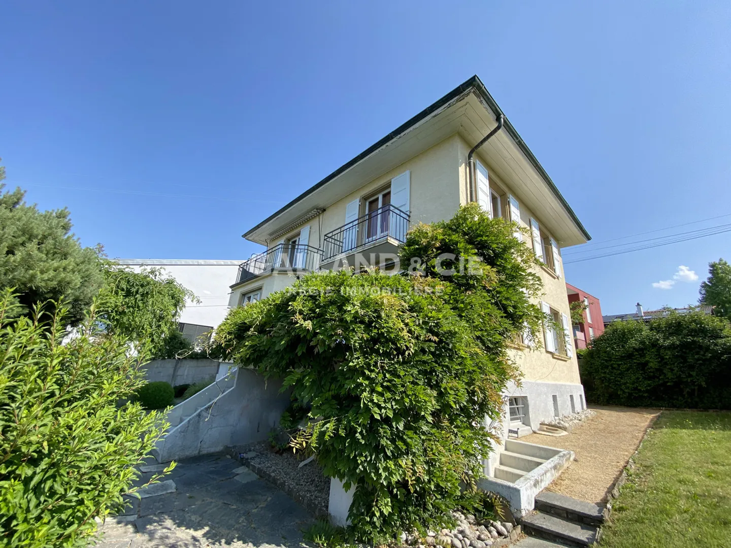 Superb 6.5-room detached house with independent studio - Photo 14 of 15