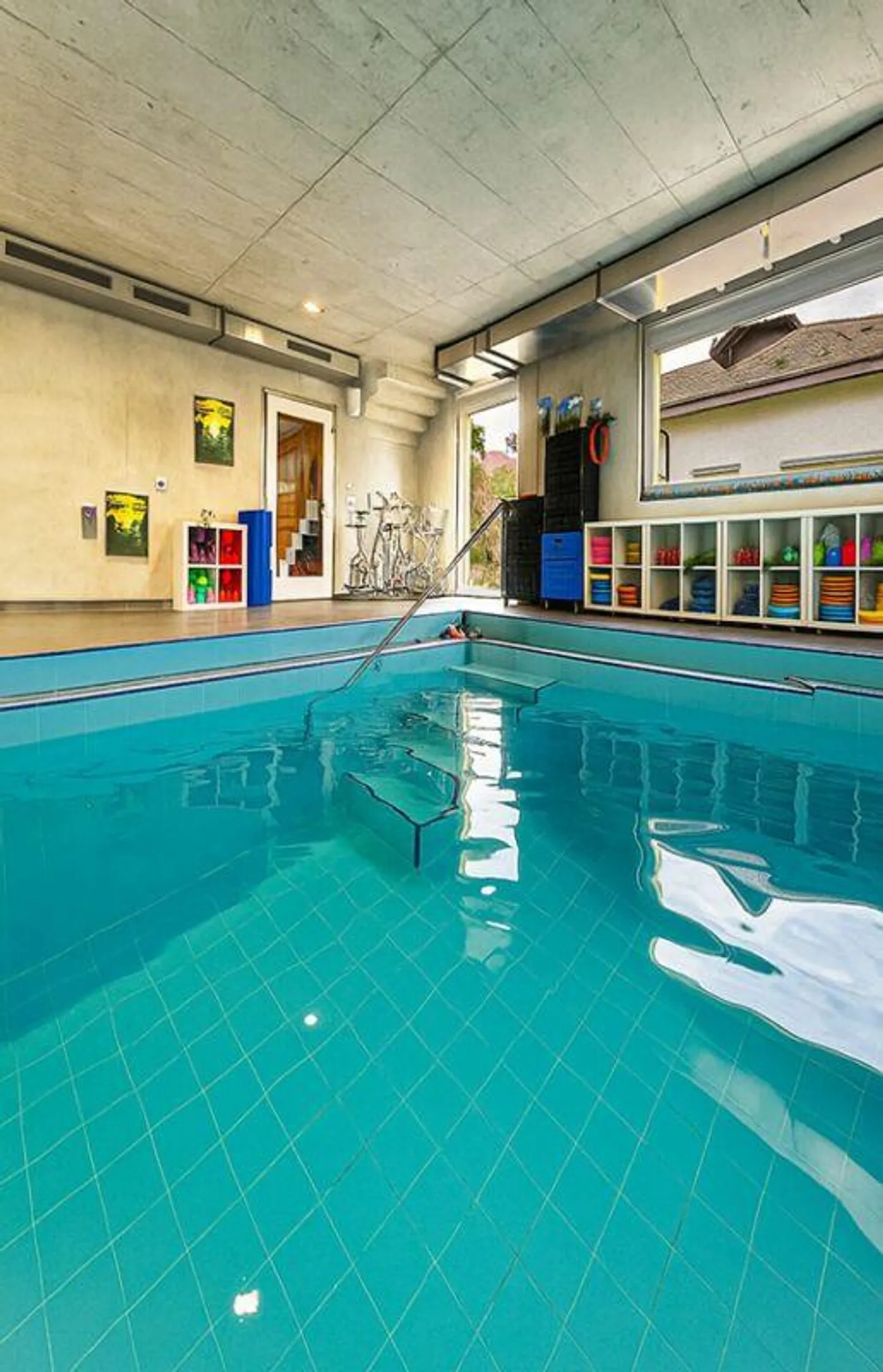 Edificio commerciale con piscina in affitto - Foto 25 di 27