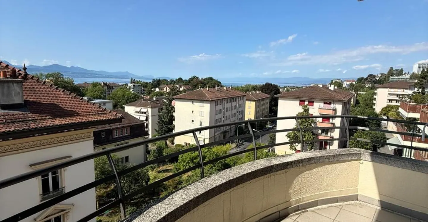 3,5-Zimmer-Wohnung im 4. Stock mit Seeblick - Foto 1 von 4