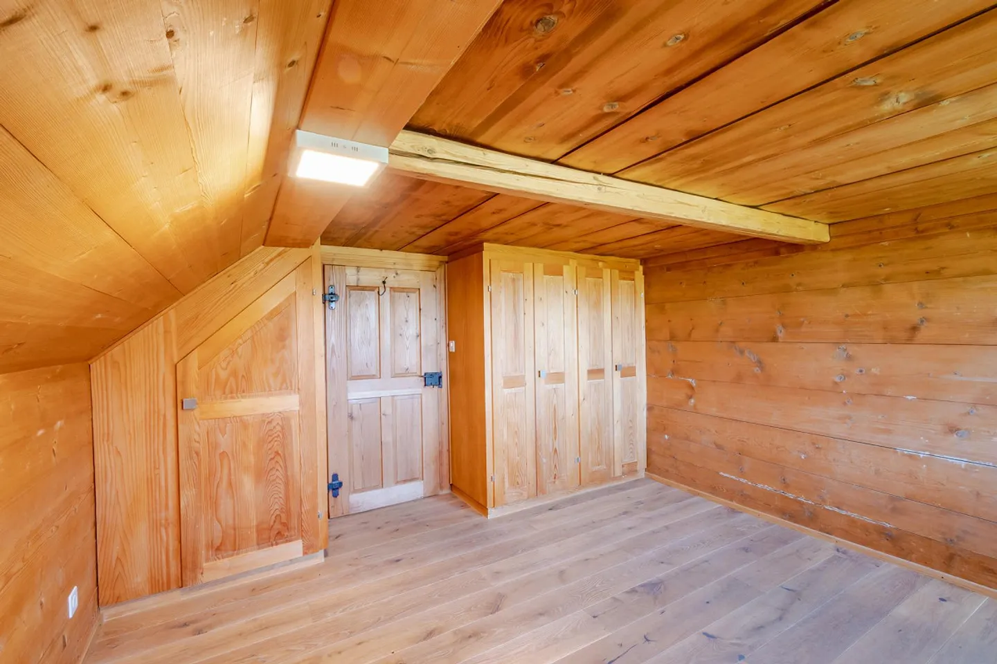 Traditional Appenzeller House in the Midst of Unique Countryside - Photo 16 of 32