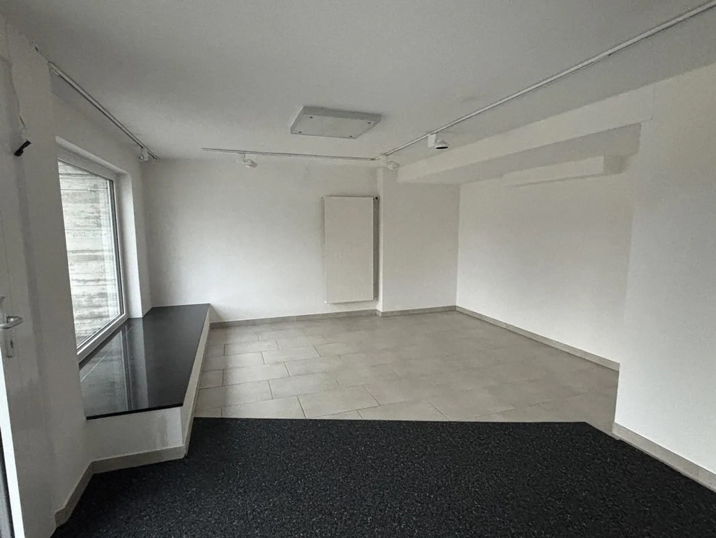 spazio commerciale centralmente situato nella migliore posizione a Seengen - Foto 2 di 10