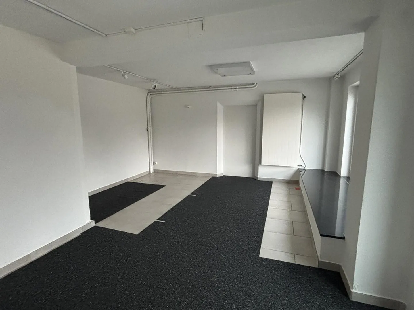 spazio commerciale centralmente situato nella migliore posizione a Seengen - Foto 3 di 10