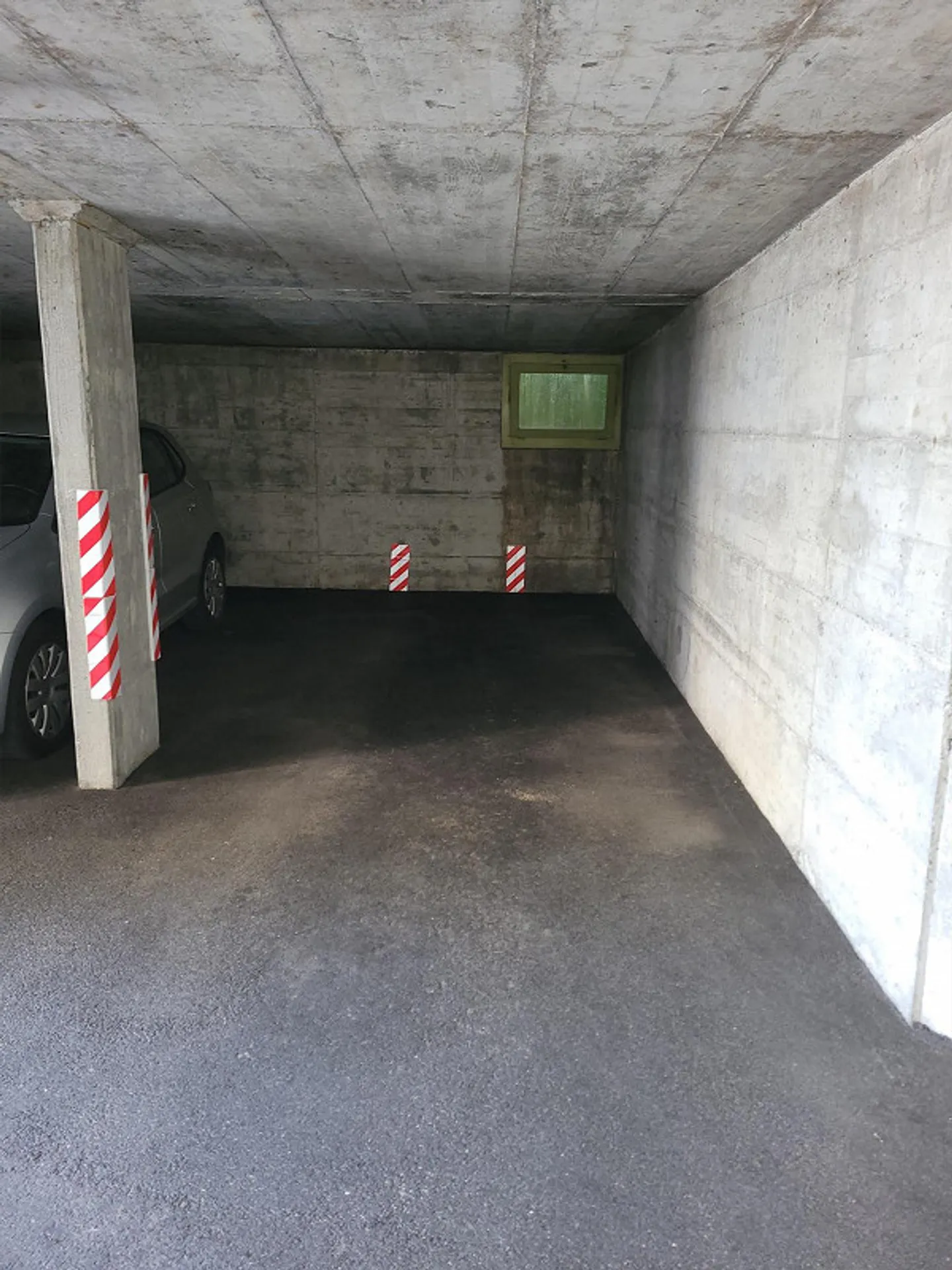 Place de parking à louer, à 10 minutes à pied de la gare de Thun - Photo 3 sur 3