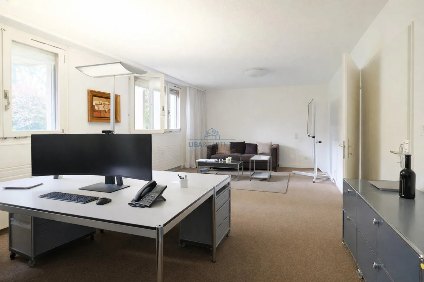 Helle Bürofläche mit Gartenblick - Foto 2 von 8