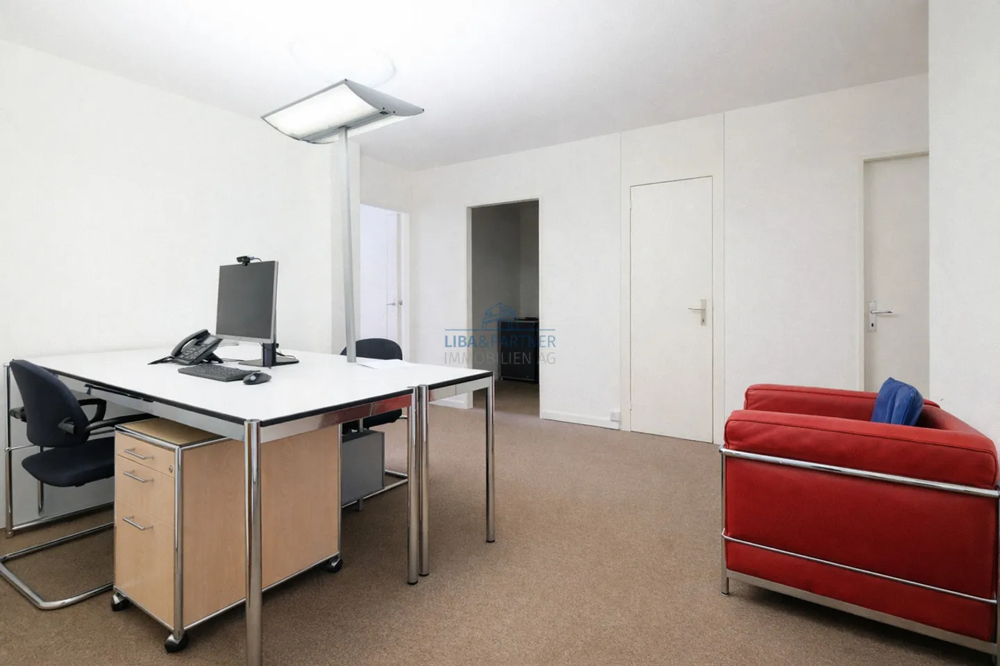 Helle Bürofläche mit Gartenblick - Foto 3 von 8
