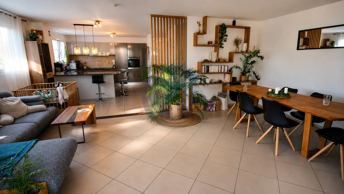 BEL DUPLEX D'ANGOLO DI 4,5 LOCALI CON TERRAZZA E GIARDINO PRIVATO - Foto 2 di 11