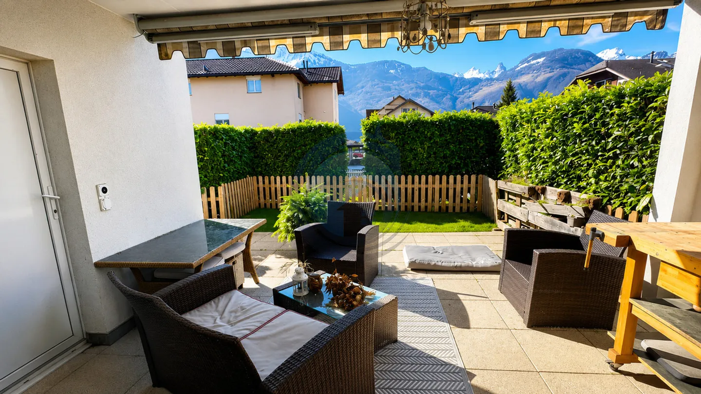 BEL DUPLEX D'ANGOLO DI 4,5 LOCALI CON TERRAZZA E GIARDINO PRIVATO - Foto 9 di 11