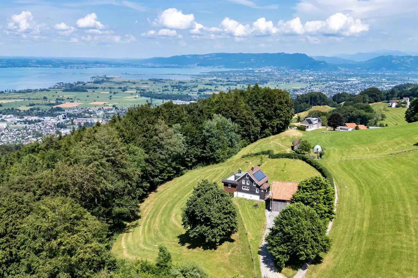 Traditional Appenzeller House in the Midst of Unique Countryside - Photo 31 of 32