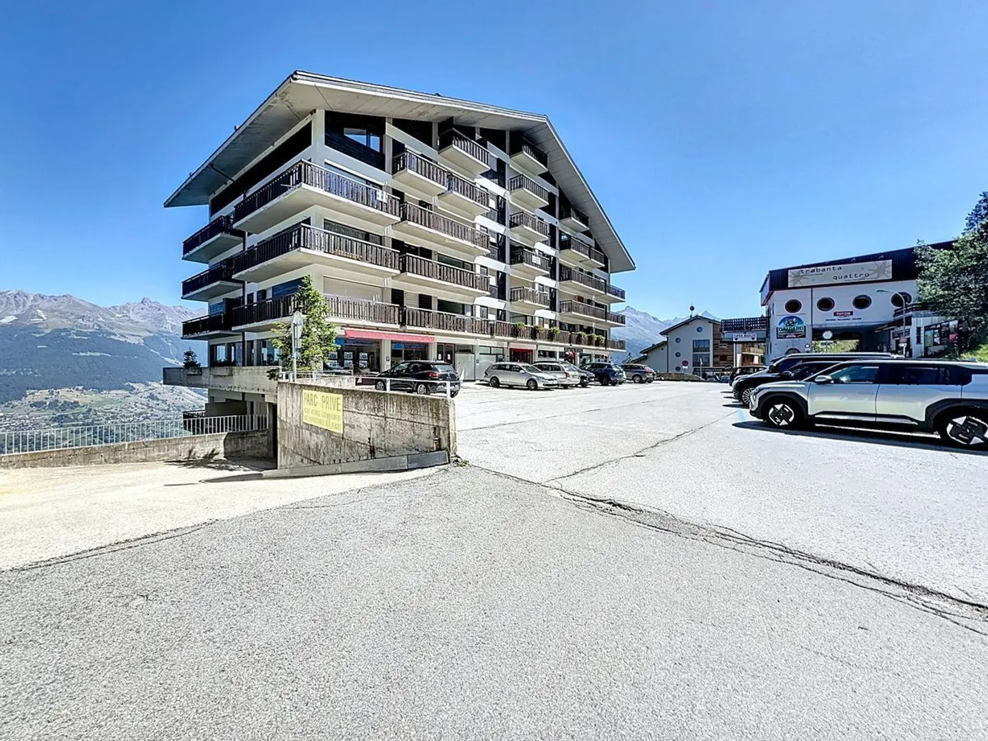 This furnished apartment at the foot of the slopes is waiting for you. Secondary residence or p - Photo 2 of 8