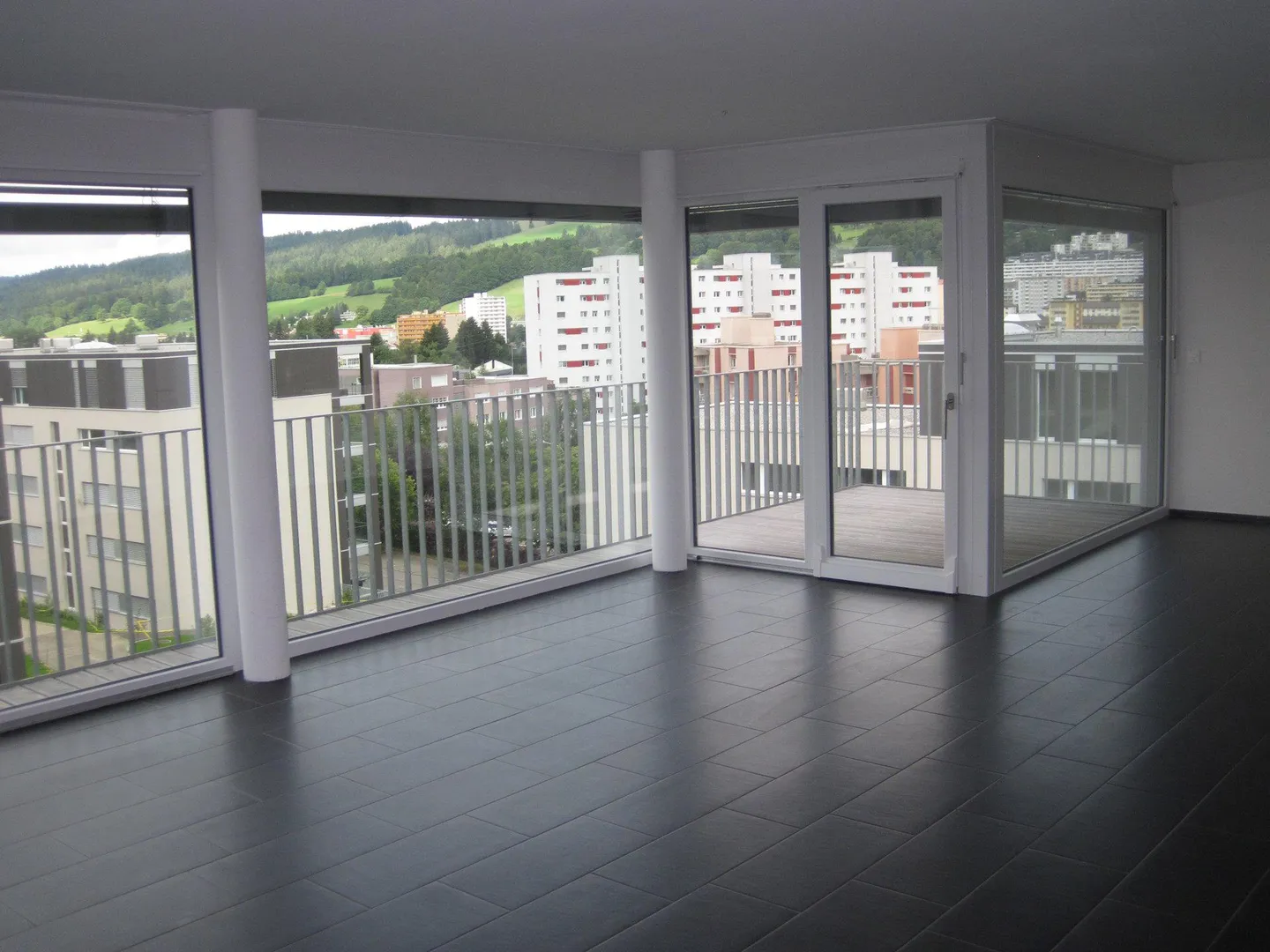 Ampio appartamento di 5 stanze - Foto 2 di 7