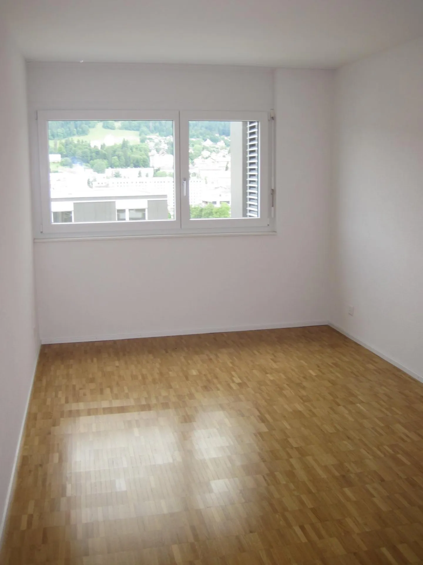 Ampio appartamento di 5 stanze - Foto 3 di 7
