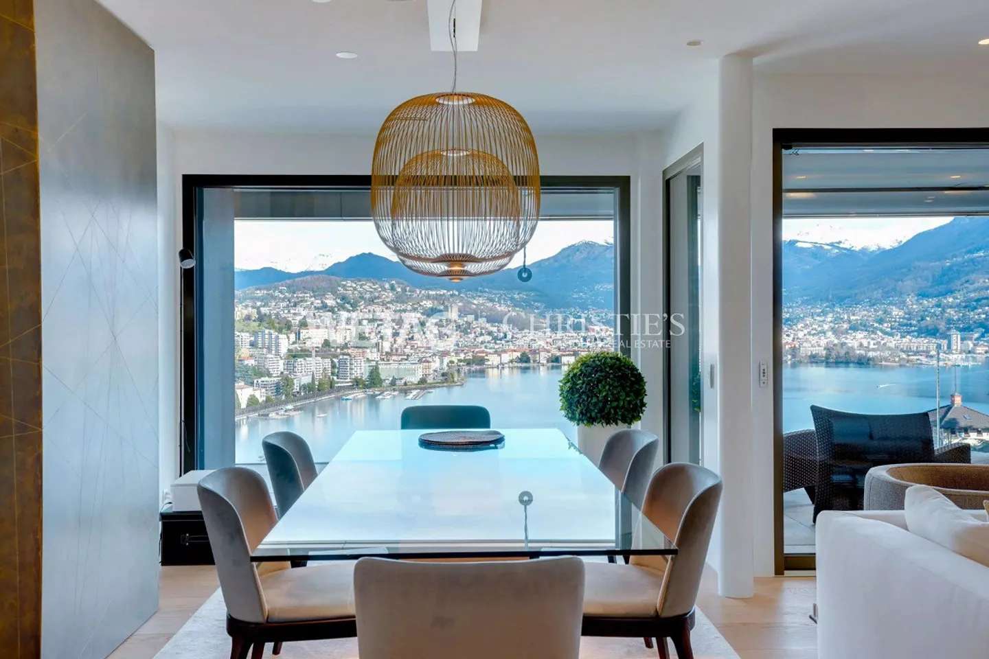 Modern penthouse apartment for sale in Lugano-Paradiso with stunning lake view, also ideal as a second home. - Photo 3 of 13