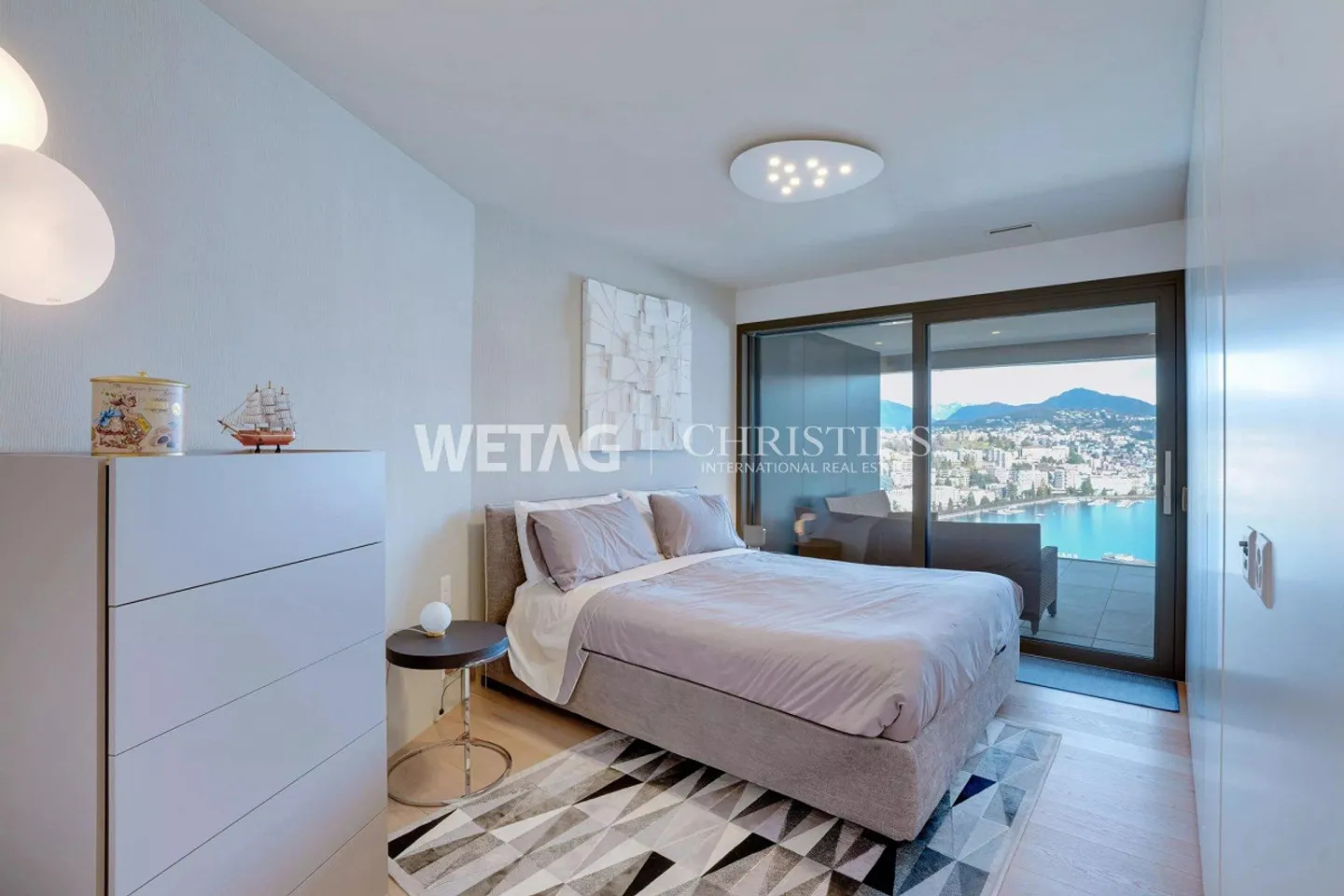 Modern penthouse apartment for sale in Lugano-Paradiso with stunning lake view, also ideal as a second home. - Photo 9 of 13