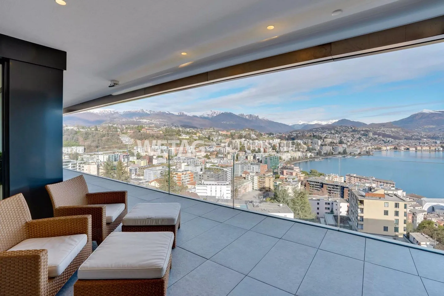Modern penthouse apartment for sale in Lugano-Paradiso with stunning lake view, also ideal as a second home. - Photo 11 of 13
