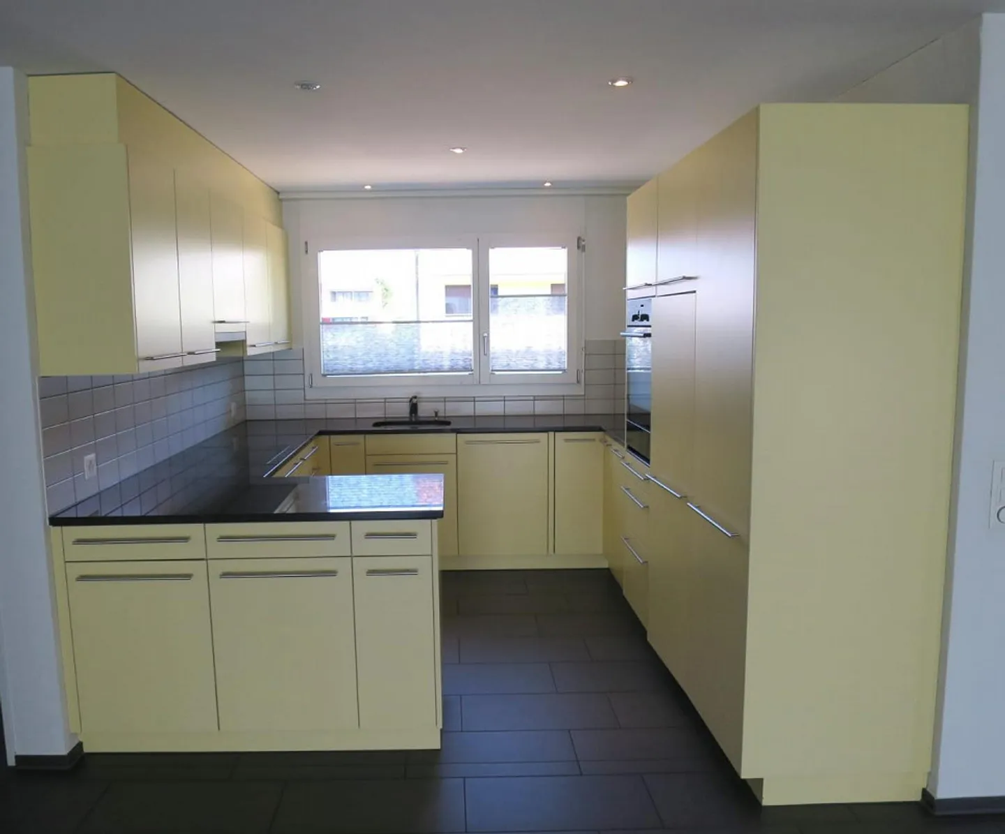 Spacious 4.5-room apartment for rent - Photo 3 of 6