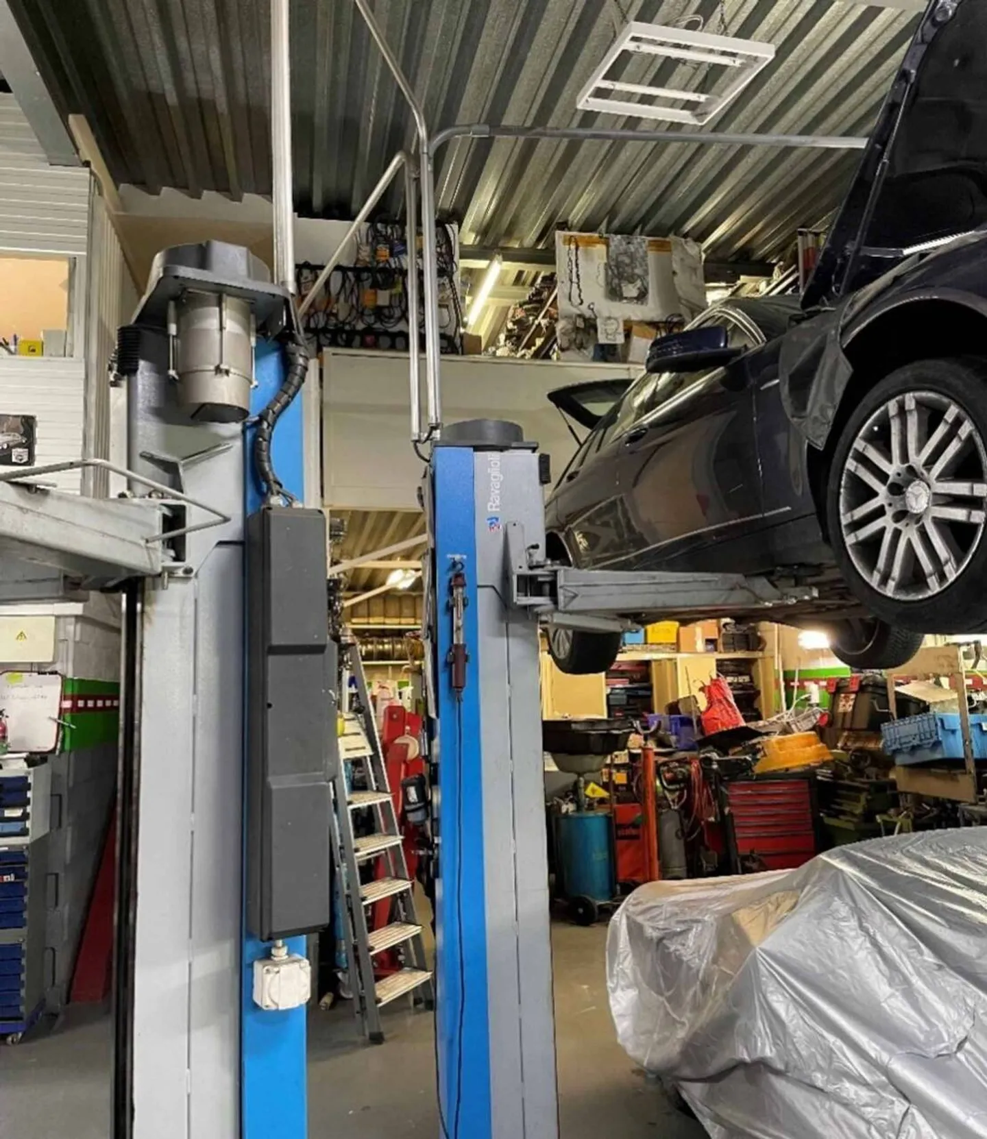 Seltene Gelegenheit in Aclens Mechanik- und Karosseriewerkstatt - Foto 1 von 6
