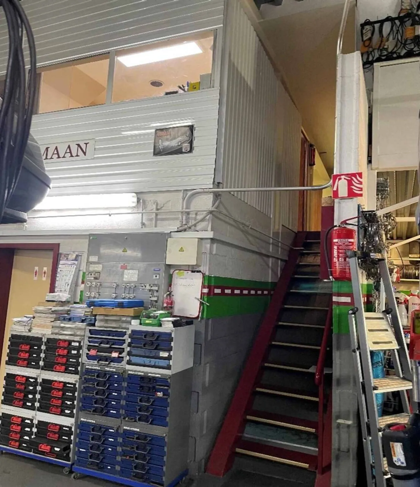 Seltene Gelegenheit in Aclens Mechanik- und Karosseriewerkstatt - Foto 2 von 6
