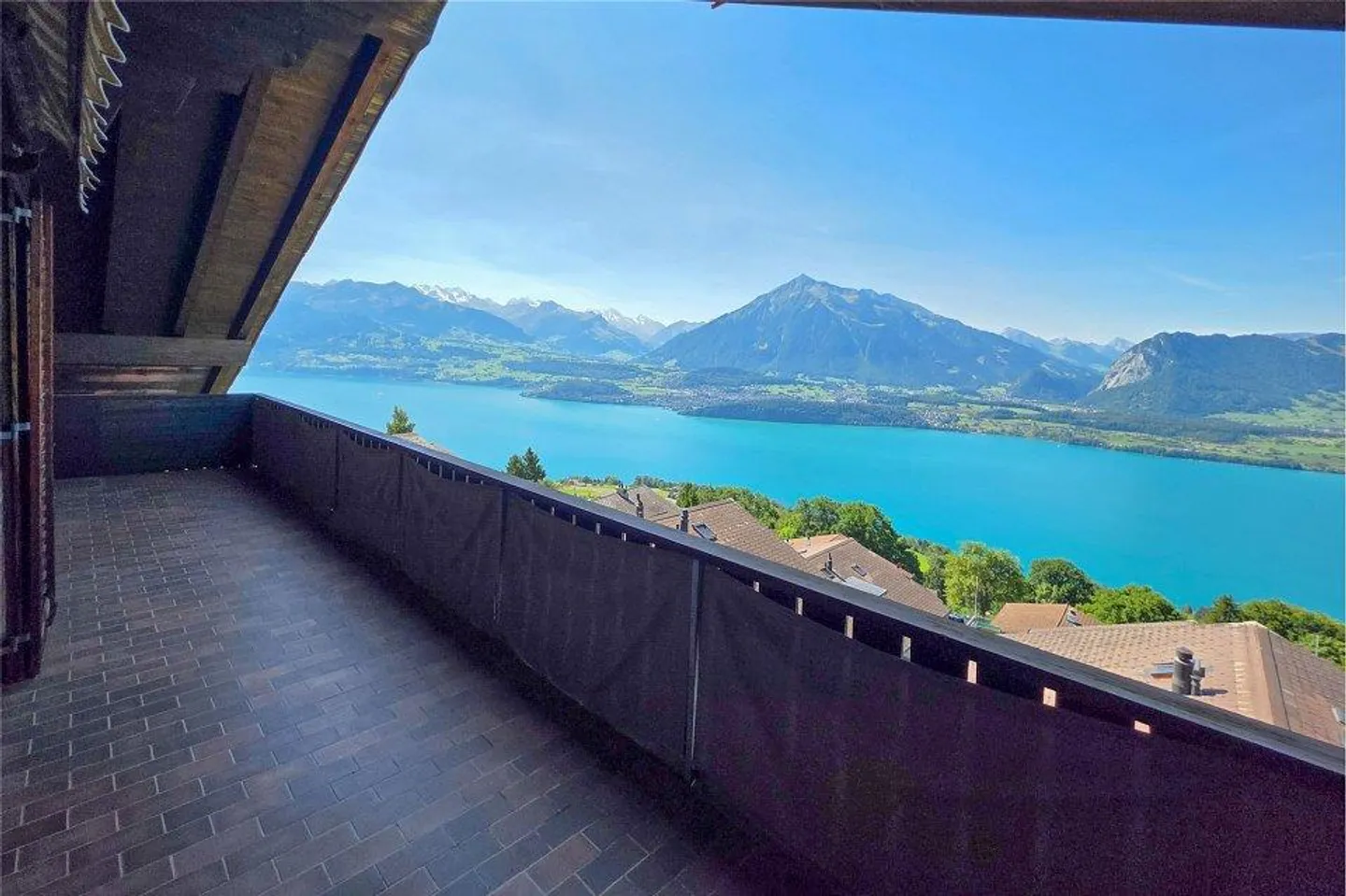 Ihr Adlerhorst über dem Thunersee – hier wohnen Sie über den Dingen, mit Sonne, Ruhe und grenzenloser Weitsicht. - Foto 1 von 13