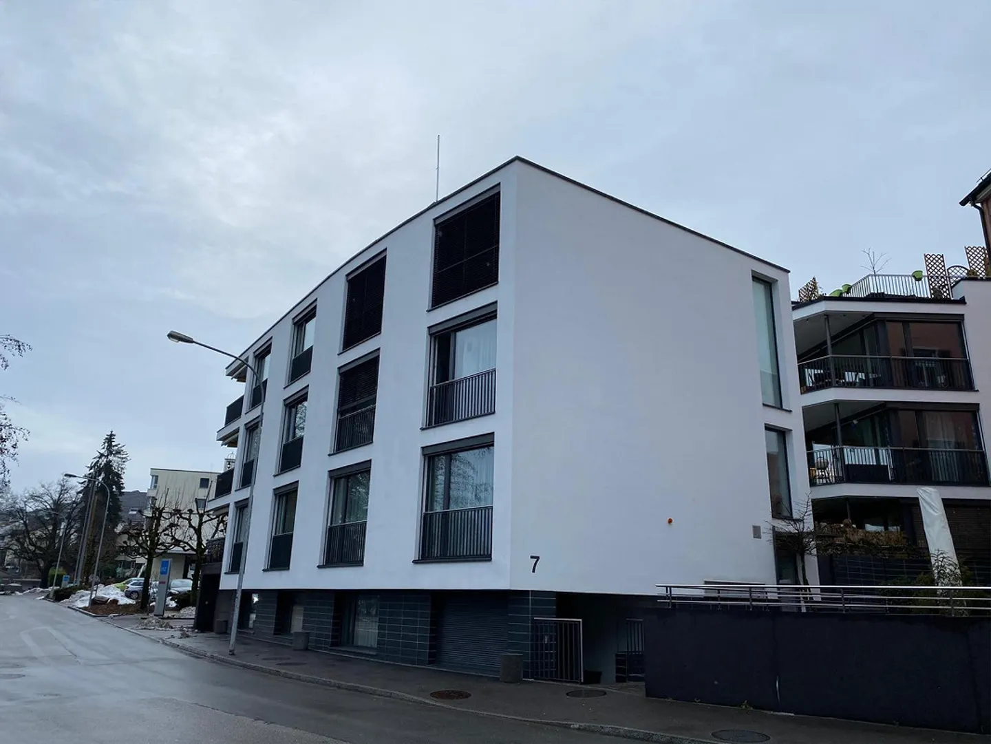 Zentraler Parkplatz in Wädenswil - Foto 1 von 4
