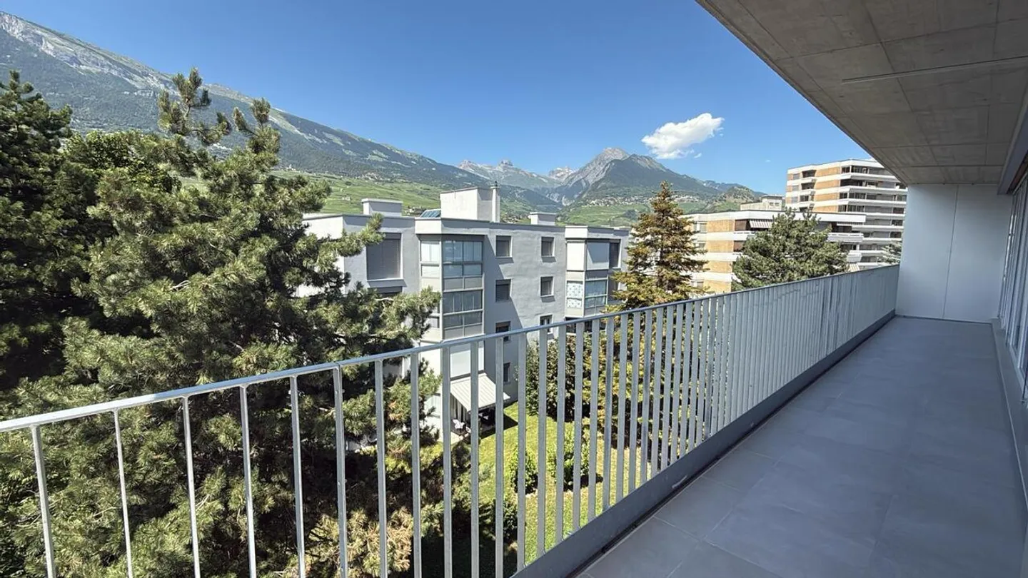 Magnificent new apartment with large balcony - Photo 6 of 13