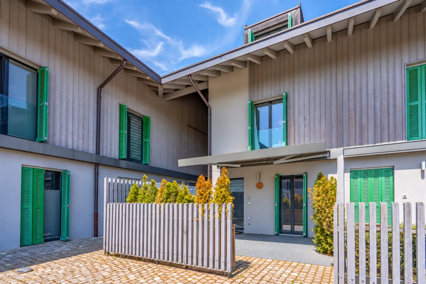 Charming Triplex in Mont-sur-Lausanne - Photo 2 of 13